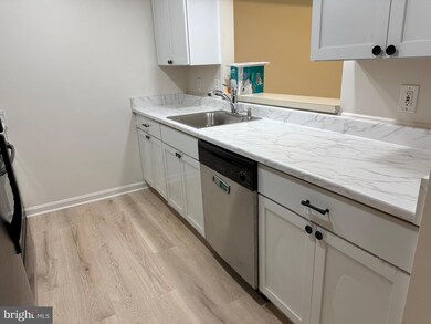 5825 Orchard Hill Ct, Clifton, VA 20124 - photo 5