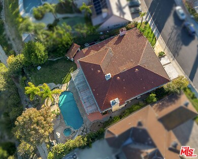 6024 Woodland View Dr, Woodland Hills, CA 91367 - photo 2