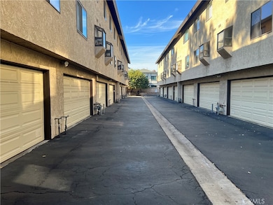 19230 Wyandotte St unit 14, Reseda, CA 91335 - photo 5