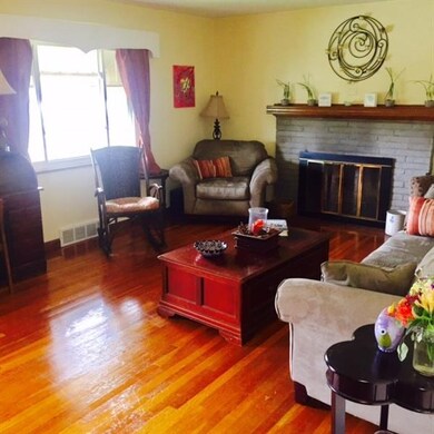 Lots of natural light and beautiful hardwood floor