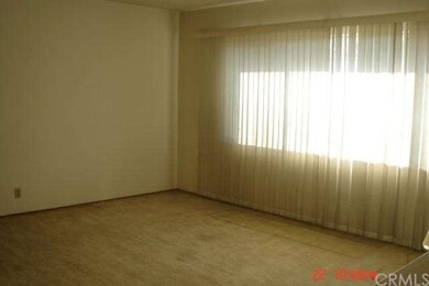 LIVING ROOM WITH PICTURE WINDOW