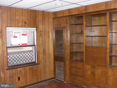 27 N 3rd St, Womelsdorf, PA 19567 - photo 2