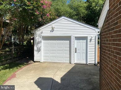 17617 Buehler Rd, Olney, MD 20832 - photo 2