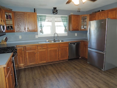 515 6th Ave NW, Independence, IA 50644 - photo 6