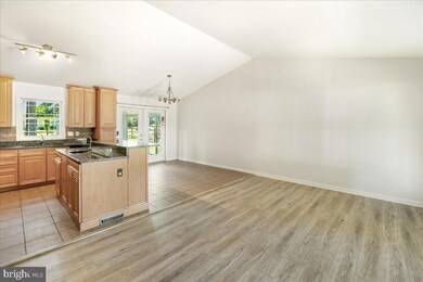 6672 Mid Summer Night Ct, Sykesville, MD 21784 - photo 4