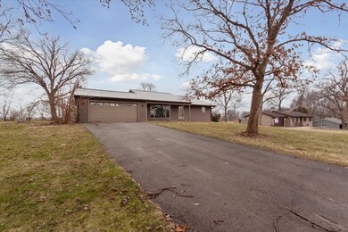 405 Oak Ridge Dr, Cedarville, IL 61013 - photo 2