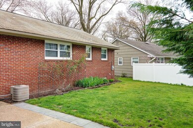 340 Longwood Dr, Haddonfield, NJ 08033 - photo 3