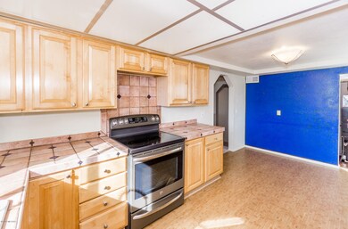 Dining Area & Kitchen