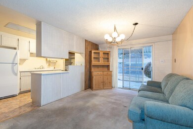 1625 W Eugie-3