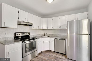 2351 Hunters Square Ct, Reston, VA 20191 - photo 7