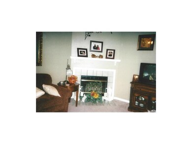 829 NE Cambridge Dr, Lees Summit, MO 64086 - photo 4