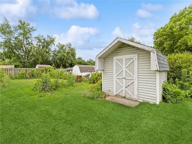 805 E 14th St N, Newton, IA 50208 - photo 4