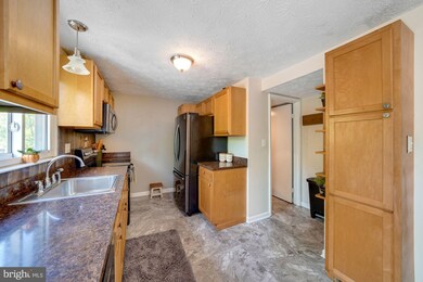 10635 Whiterock Ct, Laurel, MD 20723 - photo 7