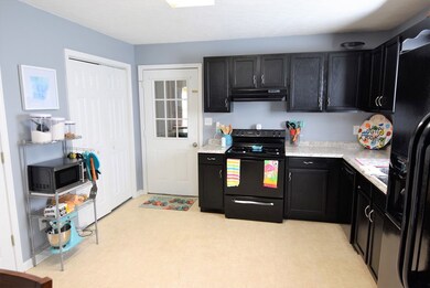 302 Pine Hill Dr, Hopkinsville, KY 42240 - photo 7