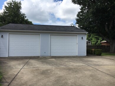 6501 Larch Ct, Louisville, KY 40229 - photo 2