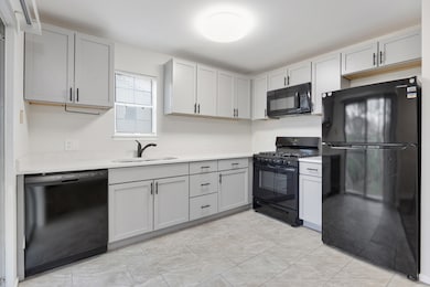 unlisted-address, Streamwood, IL 60107 - photo 3