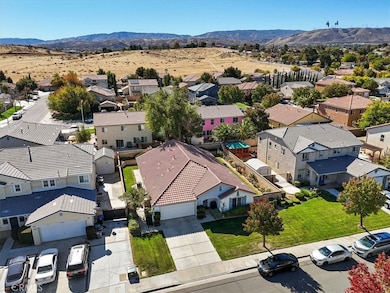 4318 Olivera Place, Lancaster, CA 93536 - photo 3