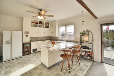 4a Charming Kitchen