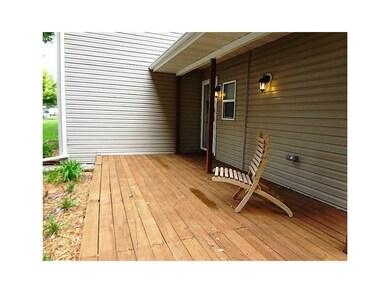 1219 8th St NW, Cedar Rapids, IA 52405 - photo 2