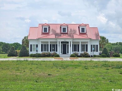 View of front facade featuring a front yard
