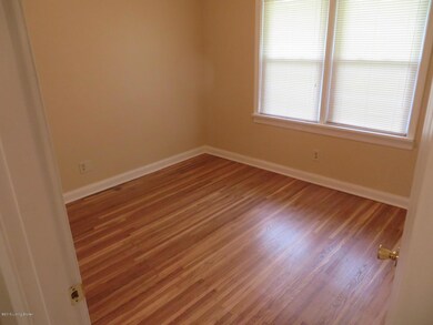 9202 Hudson Ln, Louisville, KY 40291 - photo 7