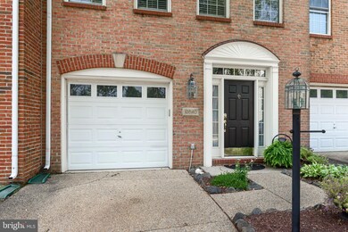 13640 Flying Squirrel Dr, Herndon, VA 20171 - photo 4