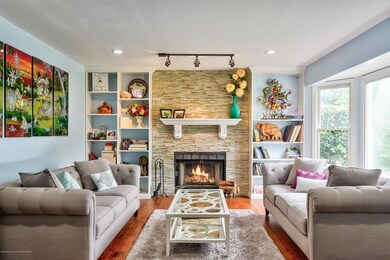 004_Living Room