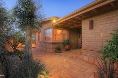 Side Entry Courtyard