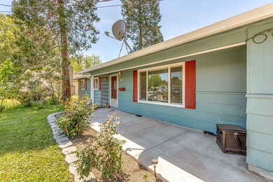 810 S 4th St, Central Point, OR 97502 - photo 7