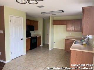 9803 Connemara Bend, San Antonio, TX 78254 - photo 6