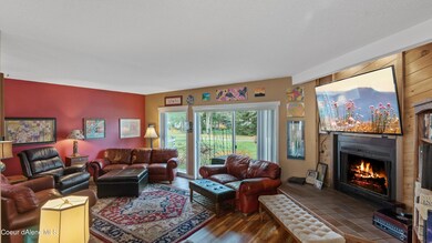 005_Family Room