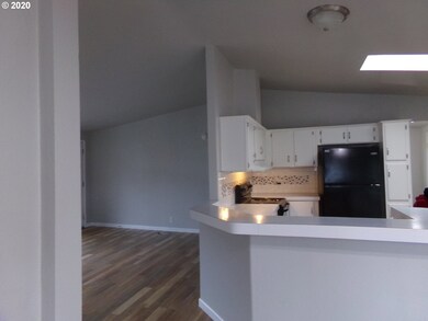 1324 Bramblewood Ln, Eugene, OR 97404 - photo 6