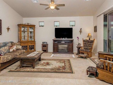 004_Living Room