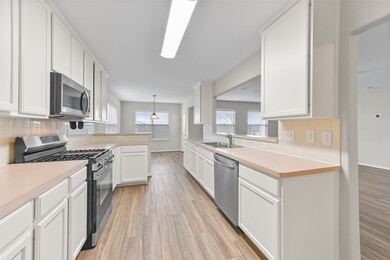 4202 Parry Dr, Pearland, TX 77584 - photo 5