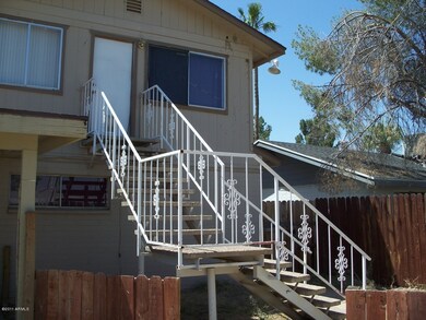 Seperate outside extrance to Upstairs
