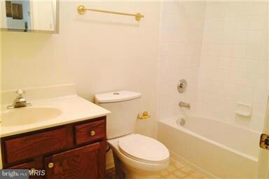 6504 Ridenour Way E unit 2B, Sykesville, MD 21784 - photo 3