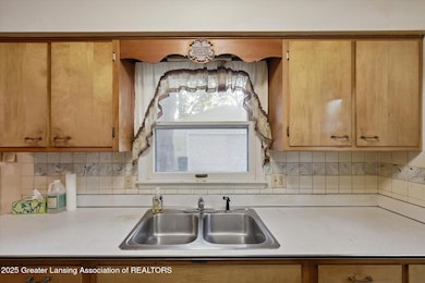 3801 Schlee St, Lansing, MI 48910 - photo 5