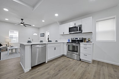 7-web-or-mls-863-carpenter-st