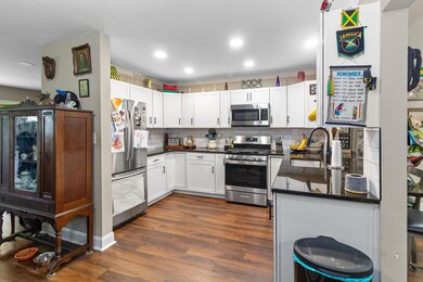 565 S Kellner Rd (5)