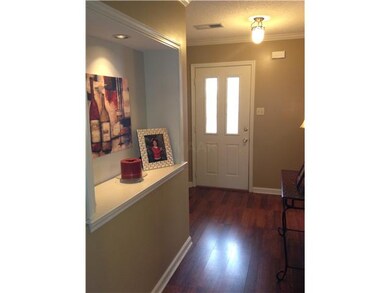 Nice Entry Hall with an Art Niche!
