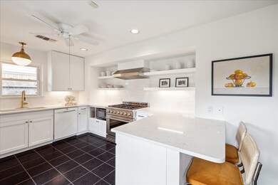 6319 Lindyann Ln, Houston, TX 77008 - photo 7