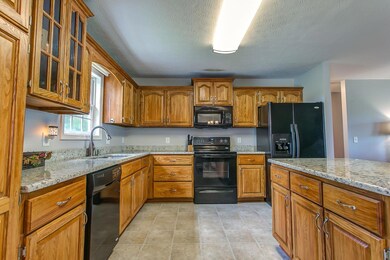 SPACIOUS KITCHEN. ALL APPLIANCES REMAIN!