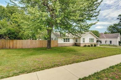 2021 W Olive St-6