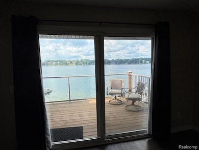 1924 Klingensmith Rd, Bloomfield Hills, MI 48302 - photo 4