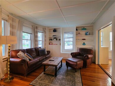 19 Carroll Ave, Newport, RI 02840 - photo 4