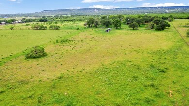 533 Upper Liveoak Rd, Fredericksburg, TX 78624 - photo 3