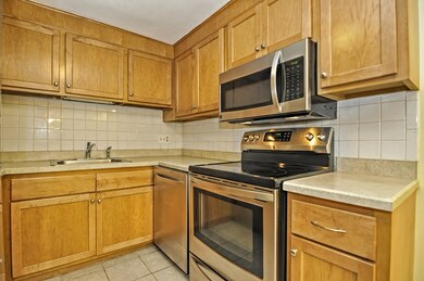 58 Jacqueline Rd unit 4, Waltham, MA 02452 - photo 3