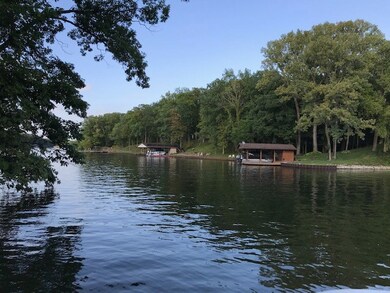 8876 E Chinquapin Ave, Summit Township, IL 62401 - photo 6