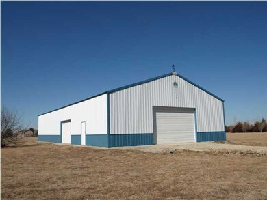 41 X 82 X 13 Shop building with cement floor.
