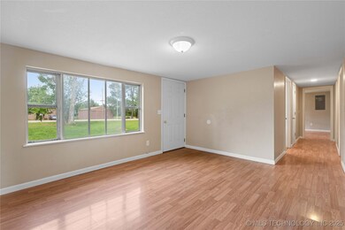 607 E Schley St, Vian, OK 74962 - photo 2